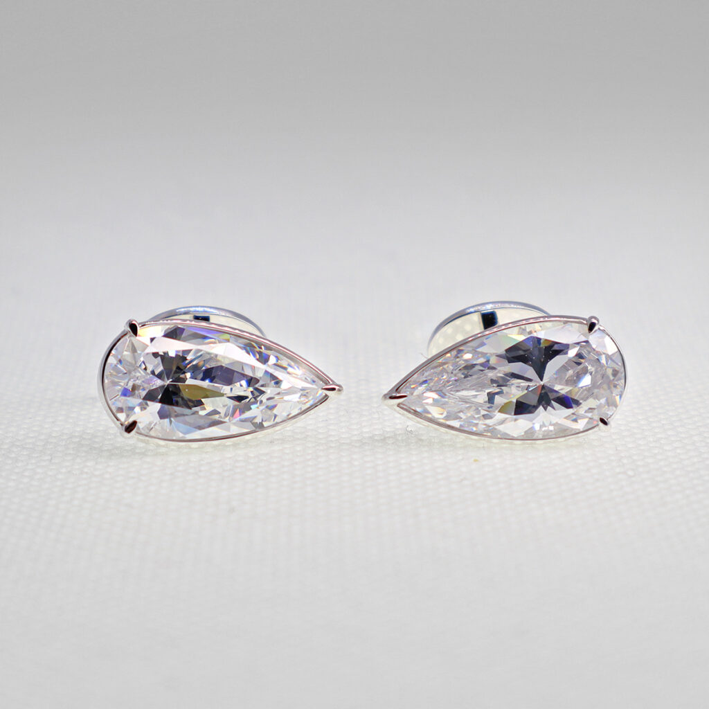 時を止める「大きなダイヤモンド」のカフリンクス